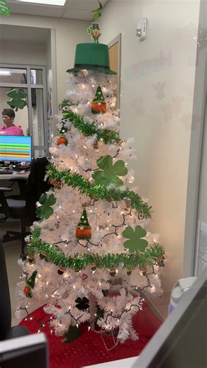 Our second St. Patrick’s Day tree we saw today,plan on a happy day for St. Patrick’s day💃