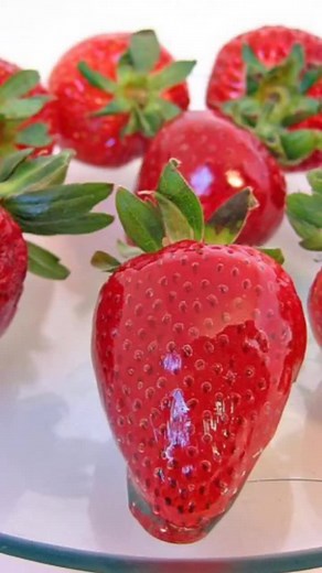 Delicious Sugar Covered Strawberry Garnish Ideas