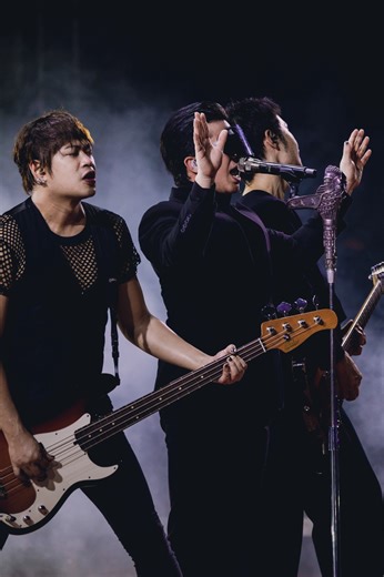 258K views · 10K reactions | ” Rock เดือน 5 “ ณ เชียงราย เมื่อคืน ให้คลิปนี้บรรยาย ไว้เจอกันใหม่นะ﫶 #คอนSlotMachineสักครั้งในชีวิต #SlotMachineRock #SlotMachineVibes #rockเดือนห้า | Slot Machine | Facebook