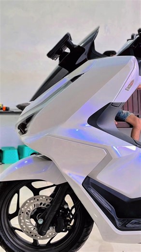 PCX 160 Full Wrap in White and Blue