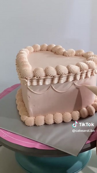 Something girly and cute 🎀🌸 #cakedecorating #cake #aesthetics #fyp #fypbrunei #bruneitiktok #fyppppppppppppppppppppppp