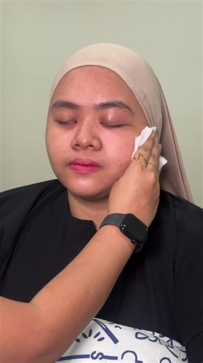 “MOMOY“ Behind the magic ✨ Every brush stroke, every detail—making her sanding look flawless 🤍 makeup and hijab by MeiMei Mua Meimeimua Studio @highlight Product: #esteelauder #dior #ysl #tomford #Benefits Lock your date early to avoid disappointment! WhatsApp for inquiries: 01112541686