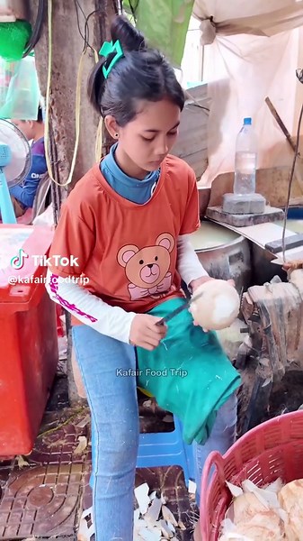 Mastering Fruit Cutting Skills in Phnom Penh