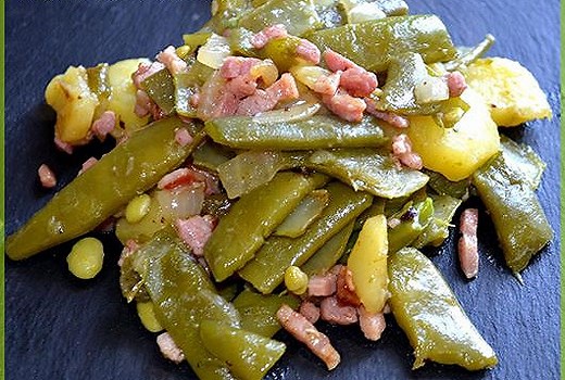 Poêlée haricot plat / pommes de terre / oignons / lardons