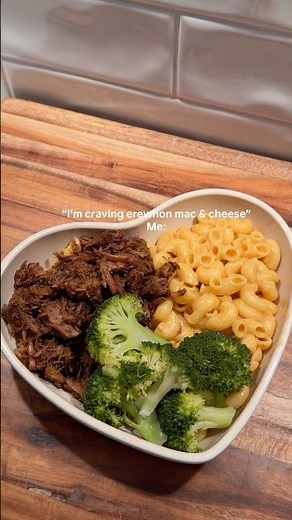 Slow cooked bbq beef w/ gluten & dairy free Mac & cheese + steamed broccoli 🫢🙂‍↕️
