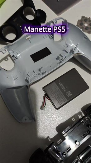 Lavez-vous les mains avant de jouer, c’est comme se laver les mains avant de manger #ps5 #nettoyage #manette #gaming