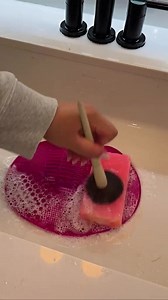 2.4M views · 52K reactions | ASMR Makeup Cleaning  #asmr #asmrsounds #asmrvideo #asmrtiktoks #restock #asmrrestock #clean #cleantok #makeup #makeupbrush #makeupbrushes #makeupclean #makeupcleaning #makeupbrushescleaning #organization #organizedhome #momlife | ASMR Restocking | Facebook