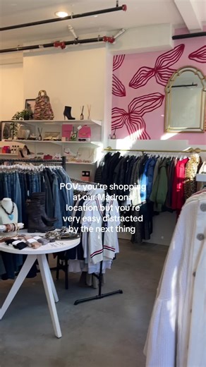 When there’s too many cute things and you can’t focus 😅 #consignmentshop #seattlefashion #thingstodoinseattle #seattleshopping #consignmentboutique