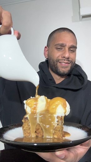 Delicious Sticky Date Pudding Recipe with Caramel Sauce