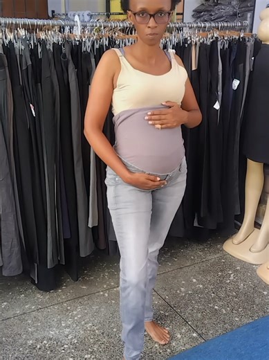 #pregnancyoutfit #pregnancytrousers #maternityfashion #pregnancy #maternitywearguruskenya