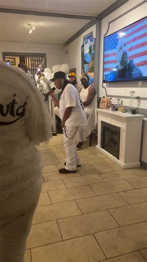 Feeling the Lyrics: A Songbird White Expression