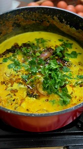 Gulai Parpu Telur Tumis Darat.Bila hari Isnin, otak dah memikir nak masak apa untuk minggu ini. Kita mulakan dengan masak parpu telur😀. Gulai Parpu Telur Tumis Darat. Bahan-bahan1 mangkuk kacang dhal5 biji telur2 sudu teh serbuk kunyit3 biji buah pelaga1/2 inci halia1 biji bawang merah besar1 biji tomato1 kotak kecil santan3 biji bawang merah kecil5 ulas bawang putihDaun kari1/2 sudu teh jintan manis1/2 sudu teh jintan putih1 sudu teh chilli flakes atau cili keringGaram secukup rasaDaun ketumba
