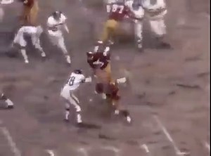 🏈On November 27, 1966 the Washington Redskins beat the New York Giants 72-41 in the highest scoring game in NFL history. The Redskins set an NFL record for most points by one team in a regular season game. The 2 teams combined for 16 touchdowns, 9 of which were of 30 yards or more. Incidentally, this was one point less than the all-time record, the 73 scored by Chicago in the 1940 NFL Championship Game, in which the Redskins surrendered 11 touchdowns and were shut out.🏈 #AndTheSkyRainedFootbal