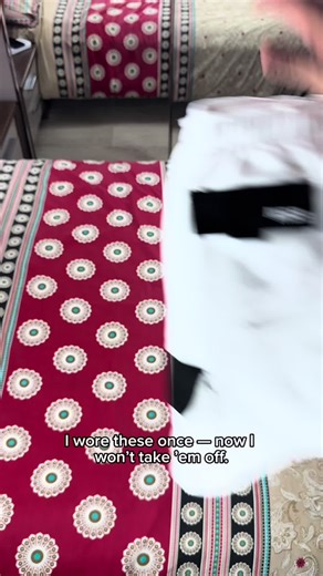 ⚠️ If your missus knew how comfy these were, she’d nick ’em for pyjamas. • 600 sold. Rated 4.6/5 by proper grafters 🧱 Built for work, tested on roofs, brick dust, and muddy trenches. • Up to 6 cargo pockets 2 zip-ups 🔐 Room for screws, tape, phone, Mars bar — all locked in. • Fleece-lined but still breathable ❄️☀️ Sweaty site? No bother. Chilly breeze? Still cosy. • Elastic waistband with drawstring ✅ Moves with you — whether you’re up scaffolding or on brew break. • No crotch rips. No daft fi