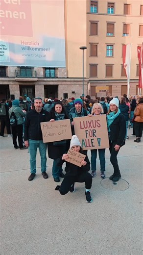 Demo für bezahlbares Wohnen in Innsbruck! | Mesut Onay
