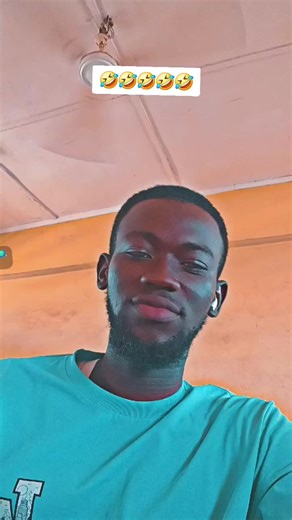 don't look at ny@sh whiles in class oo🤣🤣🤣