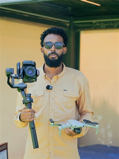 Drone & Gimbal Course waa koorso lagu baranayo sida loo isticmaalo Drone iyo Gimbal si loo sameeyo muuqaallo tayo sare leh (professional video production). Kooras-kan wuxuu aad ugu habboon yahay ardayda doonaya inay bartaan Video Production, Filmmaking, Content Creation iyo Media Production. #Isdiiwaangeli #CourseRegistration #DigitalSkills #SODEMY #SomaliAcademy