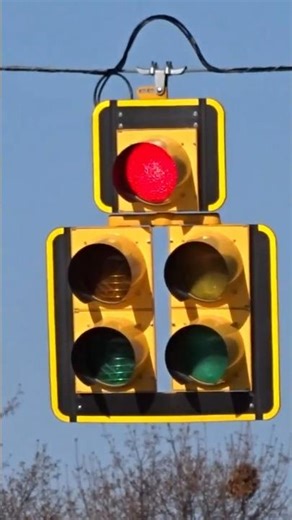 POV Flashing Red Doghouse Traffic Light #DeTrafficStreetBeatz #McNicholsRd #OakDr