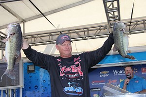 Marks makes magic on Rayburn - Major League Fishing