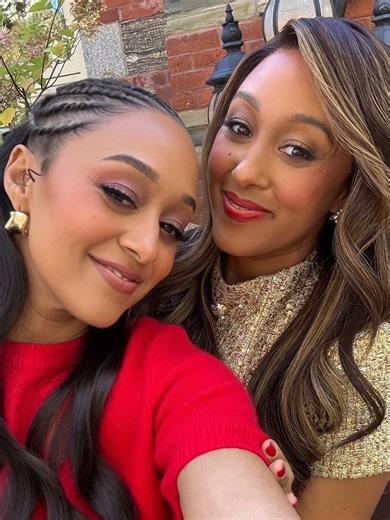 Tia and Tamera Mowry’s Reunion Photo Proves They’re as Close as Ever