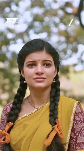 Saru ne badal diya apna Khares lautne ka iraada, kya woh taiyaar hai apni kahaani dobaara likhne ke liye? Dekhiye #Saru har roz, shaam 7:30 baje sirf #ZeeTV par. #Saru #ZeeTVReels #AapkaApnaZeeTV | ZEE TV