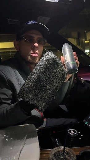 This microfiber mit has been the best one I’ve ever found for my Escalade screen.