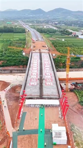 Here’s how a railway interchange bridge achieves 83-degree rotational realignment without any deviation in Luoyang, central China’s Henan Province. Engineering marvels like this are happening all across China today. | Mao Ning Chinese Foreign Ministry Spokesperson 毛宁