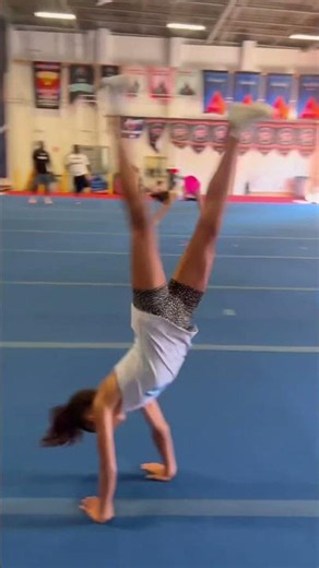 HOW TO DO A ROUNDOFF HAND LAYOUT