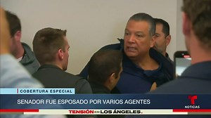 585K views · 9K reactions | La Casa Blanca aseguró que Alex Padilla "avergonzó a sus electores" por incidente en rueda de prensa. El senador cuestiona la versión del Gobierno. | Noticias Telemundo | Facebook