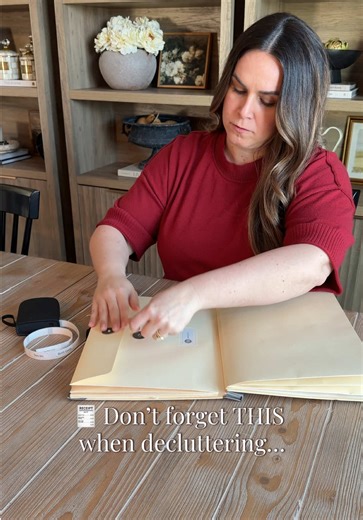 POV: your home looks organized… but the paper piles are quietly taking over 🧾😅 Today’s reminder that decluttering isn’t done until the paperwork is too. From mail and bills to school papers and important documents, organizing paper clutter makes your home feel instantly calmer and easier to manage. A simple paper organization system can save time, reduce stress, and keep you from losing what actually matters. 👉 Save this for your next home reset and follow for realistic organizing tips that a