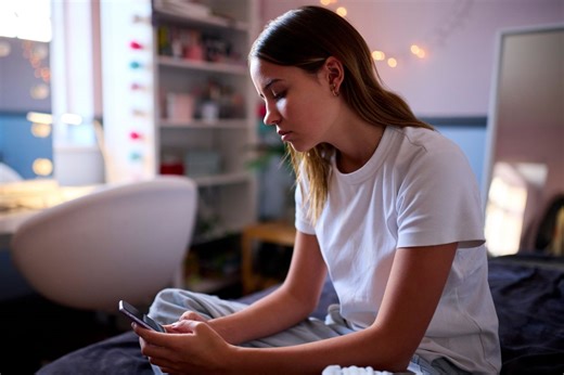New 'cyberflashing' laws announced as 1 in 3 teen girls sent unsolicited nudes online - Netmums