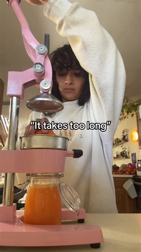 To the people saying it takes too long to make fresh orange juice, and they rather drink processed oj because it’s more convenient. #freshjuice #kitchengadgets
