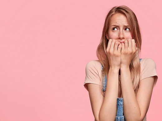 若い人の使う英語「freak out」の意味と使い方