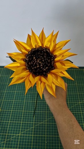 383K views · 5.6K reactions | Tutorial / aprende hacer girasoles  #flores #rossini #girasoles | Rossini | Facebook