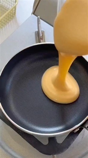 Homemade Fluffy Pancakes 🥰 preparation take a bowl cake flour 200g sugar 40g baking powder 10g eggs 2 vegetable oil 10ml fresh milk 160ml mix well sift the liquid two times recipe for 3 pancakes pan size 12cm brush the pan with oil bake slowly and for a long time on the lowest heat in a sufficiently preheated pan 12cm until bubbles appear on the surface turn over continue to bake decorate honey #pancakes #foryouシ #food #recipe #Sweet #reelsviralシ #recipes #highlight #baking #dessert #satisfying