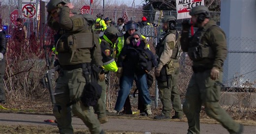 Dozens arrested outside Whipple Federal Building in Minneapolis
