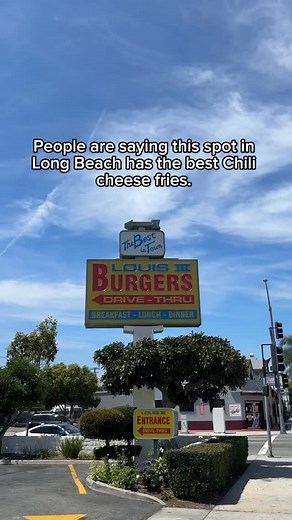 HAVE YOU TRIED THE PASTRAMI CHILI CHEESE FRIES FROM LOUIS BURGER IN LONG BEACH?!? | Foodiemobbb