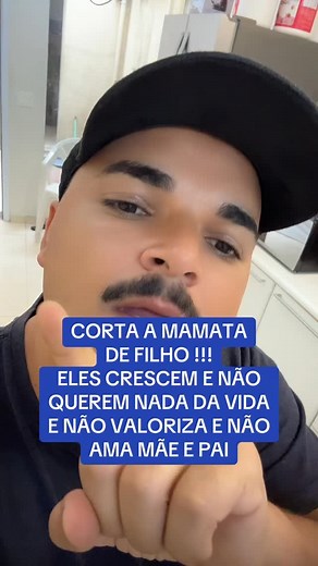 1M views · 15K reactions | É mãe e pai limpando casa, fazendo comida, trabalhando e faxinando e filho não está nem aí, filho não quer saber nada, não ajuda a mãe e não quer responsabilidade nenhuma, vê mãe e pai como seus empregados. Filho ￼fica preguiçoso, folgado, mimado e não respeita e não ajuda em nada, pensam que são bebês | Rodrigo De Souza Correa | Facebook