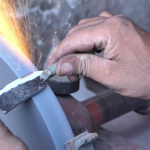 Turning Rusted BEARING into a Sharp STRAIGHT RAZOR - Blacksmith forging a shaving razor - handmade -