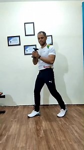 👉Full-body strength workouts have many benefits, including. 👇 👉Building muscle: 1) Full-body workouts work more muscle fibers, which can increase muscle size. 2) Building muscle increases your resting metabolism, so you burn more calories even after a workout. 👉 Burning calories : 1) Full-body workouts burn more calories than workouts that target individual muscle groups. 2) This is because compound exercises, like squats and lunges, require more energy to coordinate movement. 👉Reducing inj