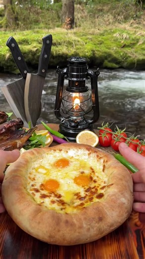Would you try this smoked trout and this cheese-filled bread? 🎣🐟 Fresh trout from crystal-clear waters & 🌿🧂 fish seasoning with lemongrass, anise hyssop, lemon thyme & mild chili – for true gourmets 😋 & ☕️ cool tea mugs with various awesome logos from🔥🫡 #outdoor #outdoorcooking #camping #food #cooking