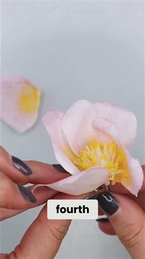 Crafting Wafer Paper Roses: An Easy Method #shorts