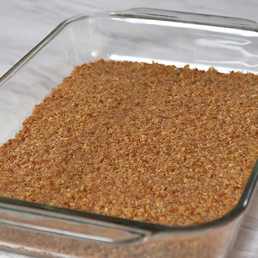 Sweet and salty Raspberry Pretzel Salad is the BEST side dish! RECIPE: https://www.iheartnaptime.net/raspberry-pretzel-salad/ | I Heart Naptime