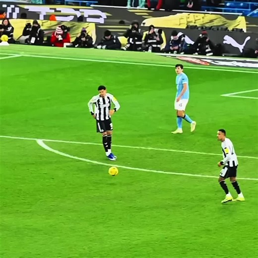 ່ (@fluent_futbol_ll)’s video of rayan cherki skills