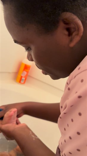 Akinyi on Instagram: "Every ingredient in this baby body wash is clean and no harsh fragrances. @itsonyambu launched @the_clean_toto and I can say this is gentle and clean. If you’re a new mama and you are looking for clean products for your baby I would definitely recommend Clean Toto #bodywash #babyproduct #babyskincare #babyskin #newmoms"