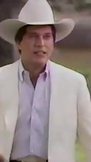 "When it's Christmas time in Texas..." #GeorgeStrait #HolidayMusic #WhenItsChristmasTimeInTexas | George Strait