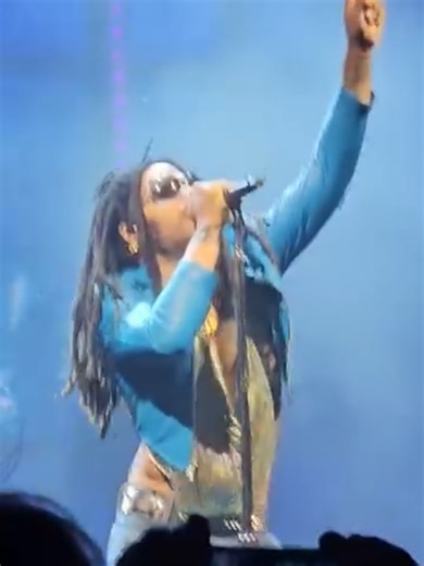 Lenny Kravitz Guitar Hero Performance in Amnéville, France