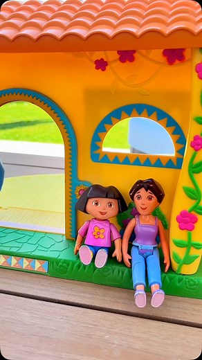 jouetenfrancais on Instagram: "Maison Dora l’exploratrice 2003 #mattel #dora #doralexploratrice #toys #jouet #playset #vintage #remember #enfance #nostalgia #nostalgic #pourtoi #fyp"