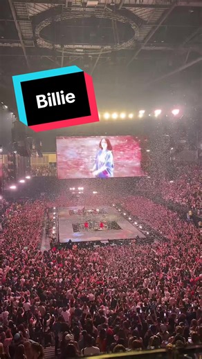 Billie Eilish from a VIP suite at The O2… the view, the vibe, the vocals 😮‍💨✨ Unforgettable night 💚 #BillieEilish #TheO2London #VIPExperience #TikTokMadeMeDoIt #ConcertVibes