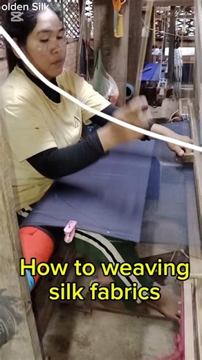 Techniques how to weaving silk fabrics and finally cutting silk clothes , tie, bags. #silkbrocade